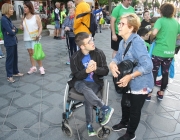 Un participant amb paràlisi cerebral a l'11a caminada solidària La Muntanyeta. Font: APPC La Muntanyeta