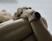 Les mans i les cames d'una de les participants en el taller de Pilates, un dels més demandats de l'entitat. Foto: Dones per la Igualtat. Font: Dones per la Igualtat
