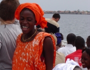 Dona a Dakar, Senegal Font: 