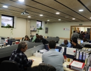 Oficines de Càritas de Barcelona on es reuneixen les persones usuàries amb els i les acompanyants Font: Càritas Diocesana de Barcelona