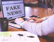 Les notícies falses són un dels principals perills d'Internet i és important saber identificar-les. Font: Pixabay. Font: Pixabay