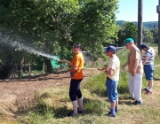 Usuaris i usuàries de Sant Tomàs fent tasques de voluntariat ambiental. Font: PARMO