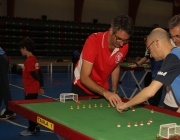 L'Alex Araujo, un dels fundadors de l'Iluro, jugant un partit de futbol de taula. Font: Alex Araujo