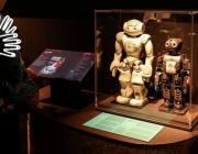 Imatge promocional de la visita amb interpretació en llengua de signes de l'exposició "IA: Intel·ligència artificial"