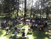 Un concert al jardí d'Ecovila Sequoia. Font: Ecovila Sequoia