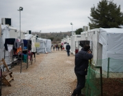 Milers de persones es veuen forçades a viure en camps de persones refugiades en el seu camí cap a Europa. Font: Unsplash (Llicència CC)