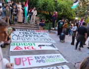 Centenars de joves acampen a la UB per dir prou a la complicitat amb el genocidi a Palestina. Font: X (@Marx21cat)