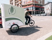Càritas i Ecosol amplien el servei de missatgeria sostenible amb la col·laboració de Seur Font: 