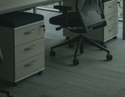 Taula i cadira d'escriptori de feina. Font: Pexels - cottonbro studio