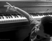 Piano practice. Font: woodleywonderworks (Flickr)