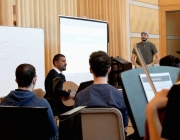 El llaütista i músic palestí Iyad Staiti va formar diferents alumnes d'escoles de música de Catalunya en tradició àrab-palestina. Font: Associació Catalana per la Pau