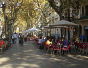 Les terrasses ocupen la via pública. Font: Oh-Barcelona, Flickr