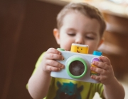 Encara falten 900 joguines perquè cap nen es quedi sense joguina. Font: Unsplash.  Font: Font: Unsplash.