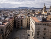 Vistes de Barcelona des del mirador de Maria Aurèlia Capmany. Vistes des de la plaça de Sant Miquel fins a Collserola. Font: Edu Bayer