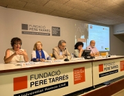 Ponents de la taula rodona, en ordre: Maria Navas, de la Plataforma del Voluntariado de España, moderant; Felisa Pérez, Pablo Benlloch, Olga Viñuales i Pablo Benlloch.  Font: Xarxanet