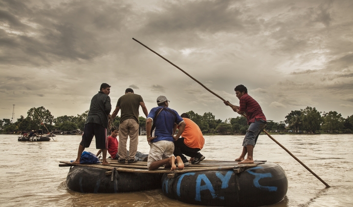 Migrants creuant el riu Suchiate, a la frontera entre Mèxic i Guatemala. Foto: Anna Surinyach / MSF Font: 