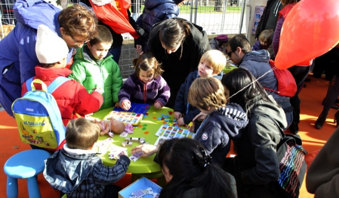 Infants jugant a l'edició 2012 de la Festa Font: 