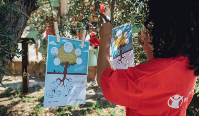 Activitat de la campanya "El meu arbre les teves arrels" al Col·legi Doctor Ferran de Cobera d'Ebre Font: Save the Children