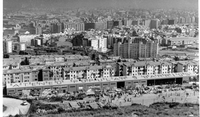 Panoràmica de l'Ateneu durant el festival de Las 30 horas, 4 i 5 de juny de 1977. Font: Arxiu Ateneu Popular 9 Barris (AAP9B)