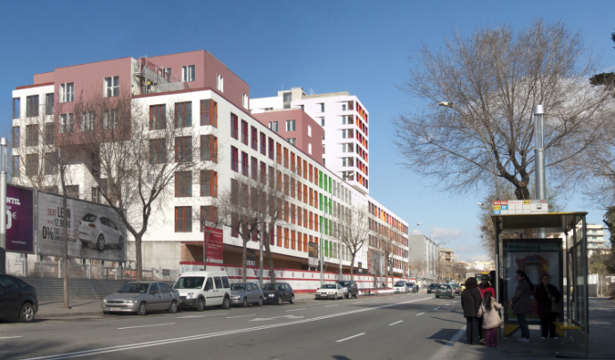 Edifici d'habitatges a les Antigues Casernes de Sant Andreu Font: Premios de Arquitectura