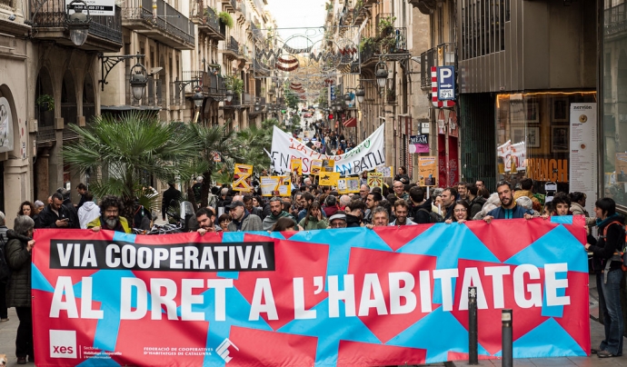 Manifestació per l'habitatge cooperatiu en cessió d'ús. Font: XES (Xarxa d'Economia Solidària)