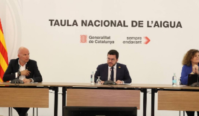 El president de la Generalitat Pere Aragonès, i el conseller d’Acció Climàtica, Alimentació i Agenda Rural, David Mascort, en l'acte de constitució de la Taula. Font: Rubén Moreno