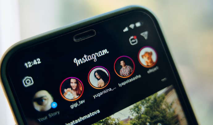 Segons Hubspot, el 31% de les persones usuàries d'Instagram a Espanya afirma que fan ús de la xarxa social una vegada al dia i un 36% diverses vegades al dia. Font: Canva.