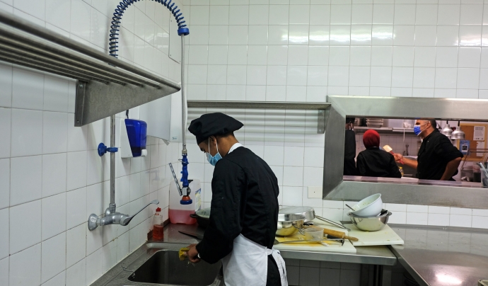 El curs, d'un any de durada, els capaciten per ser ajudant de cuina o ajudant de cambrer. Font: Ignasi Robleda