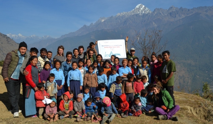 Membres del projecte a Nepal / Foto: Living Nepal Font: 
