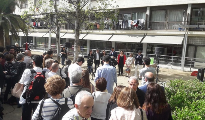 Acte de lliurament de les claus dels pisos el 25 d'abril Font: Ajuntament de Barcelona