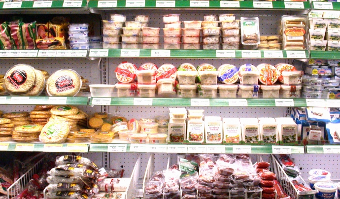 Aliments envasats en un supermercat Font: 