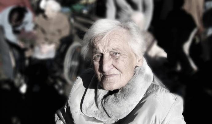 Un dels símptomes de l'Alzheimer és l'oblit progressiu i la pèrdua de memòria. Font: PxHere
