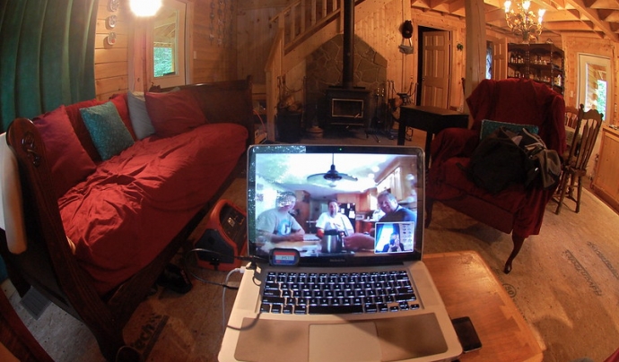 Les videoconferències són una bona alternativa a les classes en línia. Imatge de ChrisDag. Llicència d'ús CC BY 2.0 Font: ChrisDag. Llicència d'ús CC BY 2.0