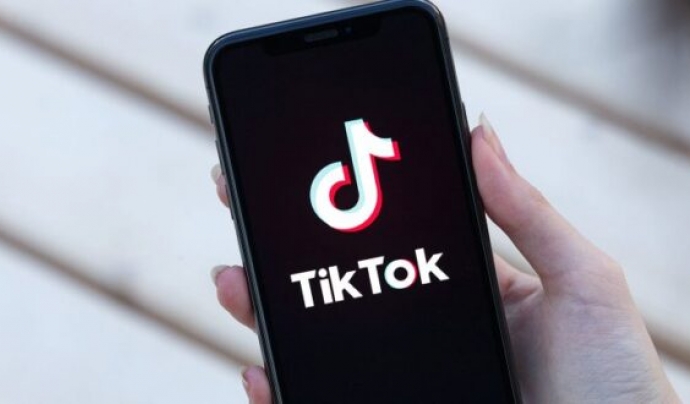 Tik Tok és una de les xarxes socials que s'ha popularitzat més. Imatge de Chantelle van Heerden. Llicència d'ús de domini públic. Font:  Chantelle van Heerden. Llicència d'ús de domini públic.