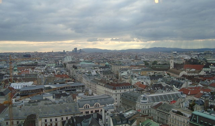 Panoràmica de Viena, ciutat que va acollir la Wikimedia hackaton del 2017 Font: By On tour - Own work, CC BY-SA 3.0, https://commons.wikimedia.org/w/index.php?curid=8758961