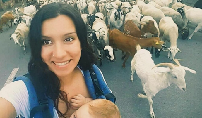 L'Emma de La Vall  i el seu ramat  Font: Emma, pastora, Associació de Dones del Món Rural 