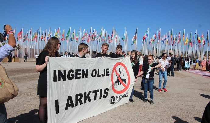 Protesta de Greenpeace contra l'extracció de petroli.  Font: Wikimedia