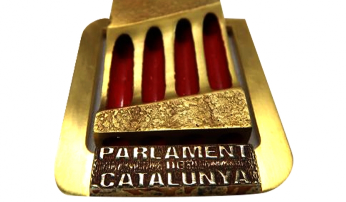 El disseny de la medalla es basa en un que va fer Antoni Comella Font: Generalitat de Catalunya