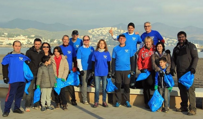 Els voluntarisi les voluntàries de l'Associació Platges Netes implicats en la lluita contra  els residus abandonats a les platges de Llançà Font: Associació Platges Netes