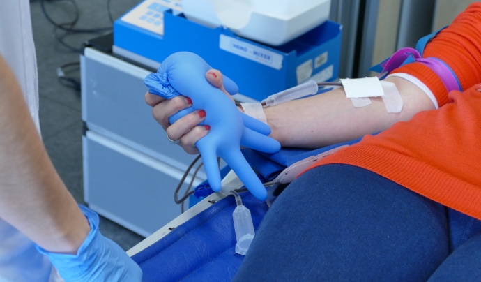 El Banc de Sang i Teixits recorda que de cada donació se'n beneficien tres persones, perquè la sang se separa en glòbuls vermells, plaquetes i plasma. Font: Banc de Sang i Teixits