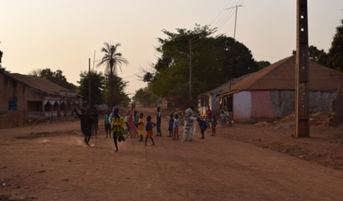 Nens després d'una cerimònia a Bafatá, Guinea Bissau.