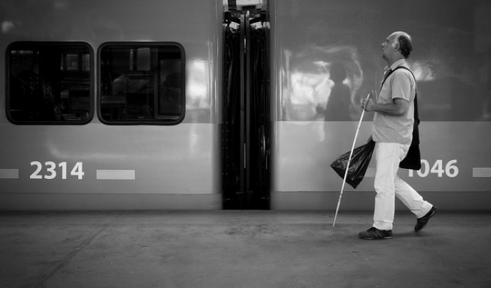 Una app ajuda a recordar els moments d'una persona cega. Imatge de Nicolas Alejandro (Llicència d'ús CC BY 2.0) Font: 