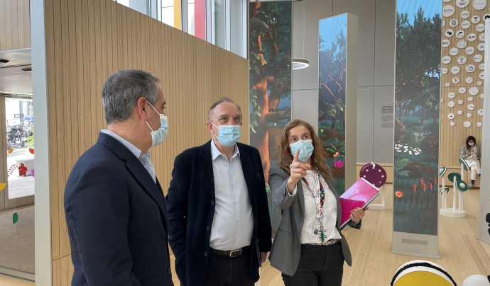 El delegat del Govern a Barcelona, Joan Borràs, visita les instal·lacions de l’Hospital Sant Joan de Déu de Barcelona. Font: Hospital Sant Joan de Déu
