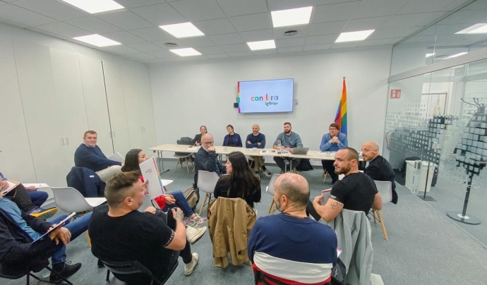 La Cambra LGTBIQ+ compta amb l'ajuda d'una trentena d'associacions a l'hora d'organitzar el Pride Barcelona. Font: Joan Navarro Font: Joan Navarro