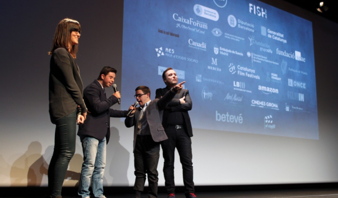 El director Josevi Garcia Herrero i els protagonistes de "Distintos" captiven al públic després de la seva projecció Font: Festival Inclús