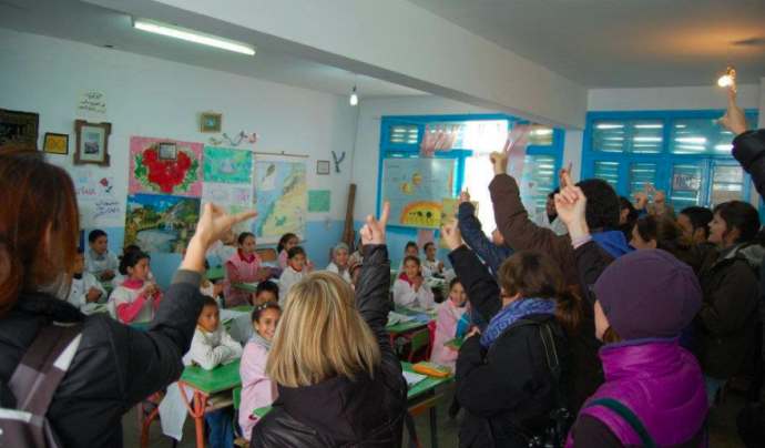 En l'intercanvi educatiu es visiten aules del Marroc per conèixer la seva dinàmica. Font: Associació ECCIT