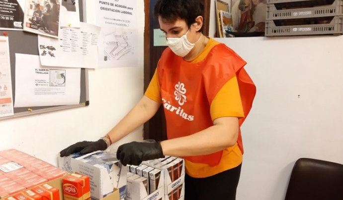Entitats com Càritas han hagut de destinar molts recursos a cobrir necessitats de les famílies durant la pandèmia. Font: Caritas Barcelona
