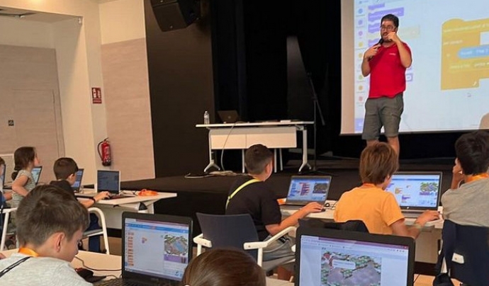 Al taller de creació de videojocs del passat cap de setmana a Santa Susanna van participar gairebé una trentena de persones. Font: ClauTic. Font: ClauTic