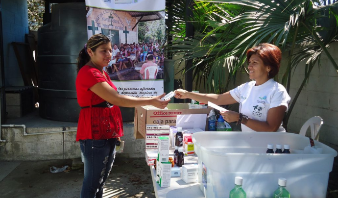 Campanya per oferir consultes mèdiques a El Salvador. Font: Farmamundi