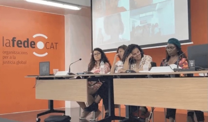 L'informe i el documental elaborats per la Xarxa de Migració, Gènere i Desenvolupament es va presentar a Lafede.cat. Font: Twitter @marmolejoles